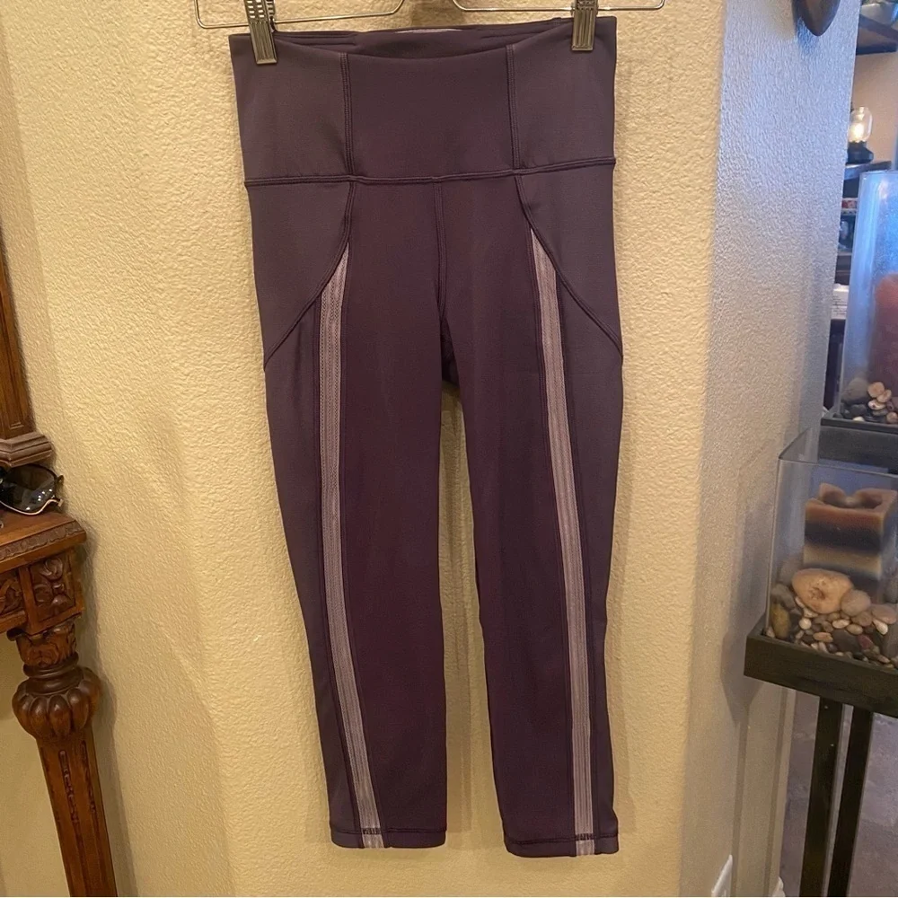 LULULEMON Women Purple Athletic Cropped Pants Leggings Size 4